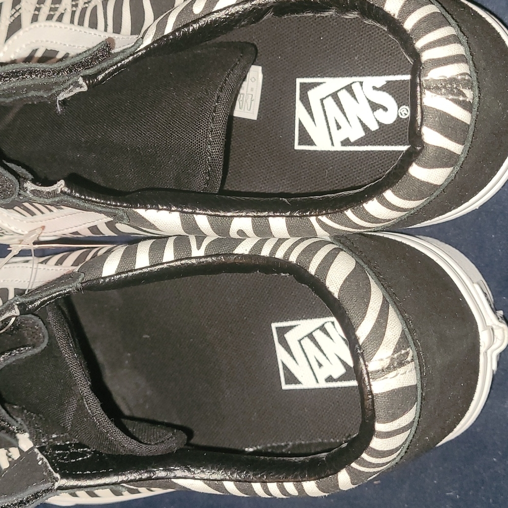 New Vans Classic Old Skool V size 10.5mn equals 12 wm and 8mn equals 9.5 mn - Picture 4 of 9
